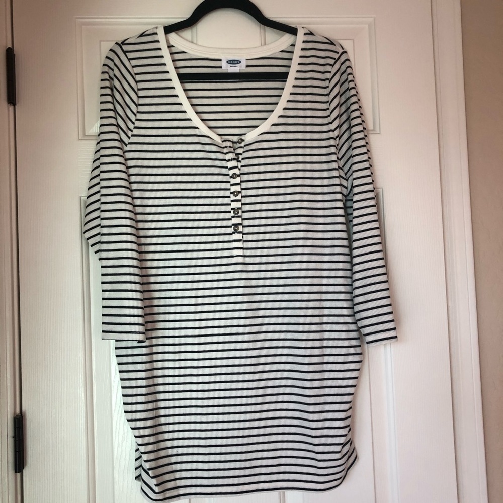 Old Navy maternity 3/4 sleeve striped henley shirt